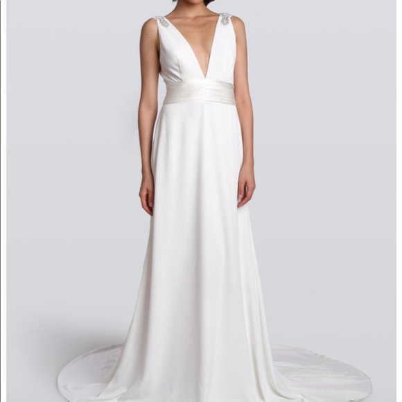 Carmen Marc Valvo C90042 Wedding Dress V Neck size 8 - Picture 1 of 11